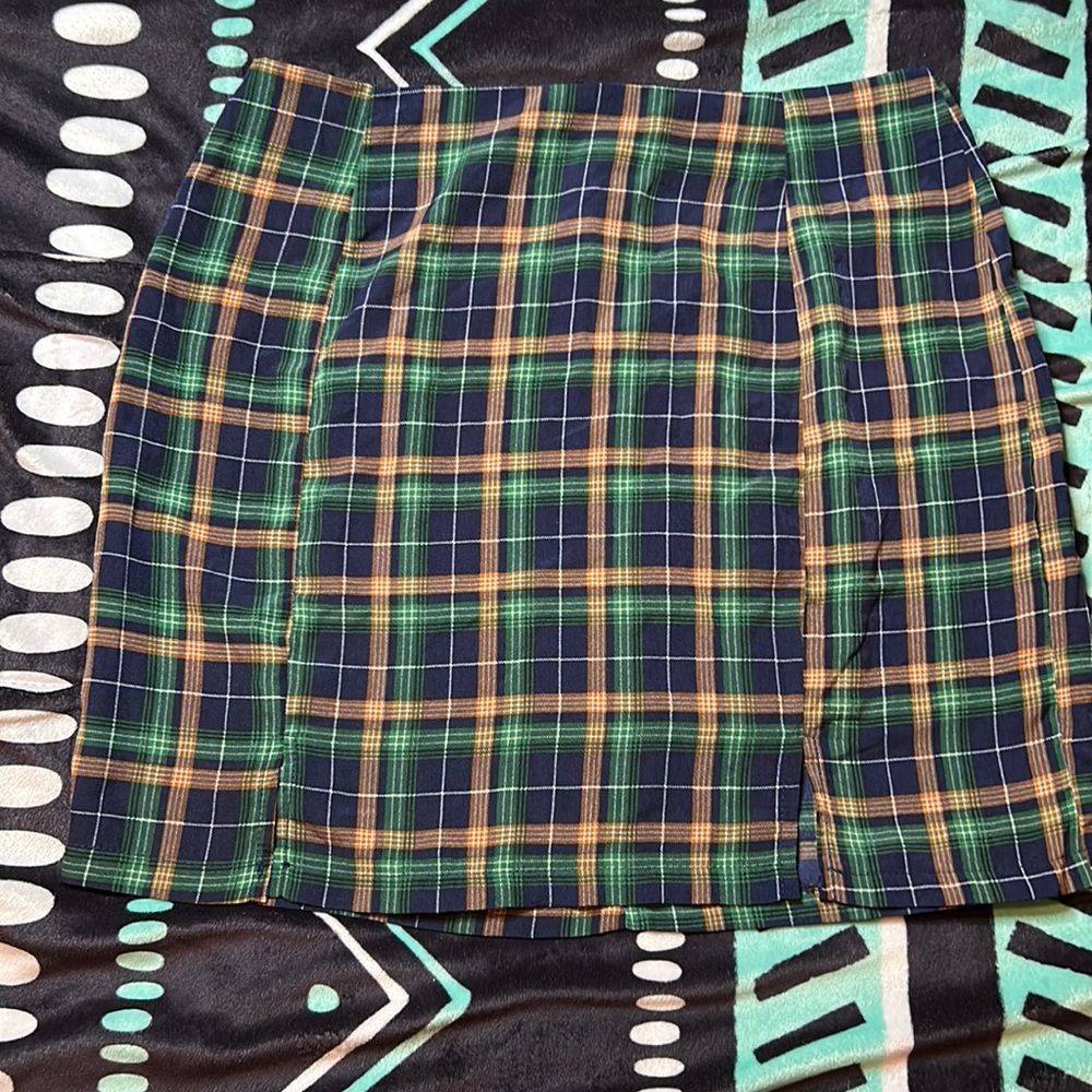 From SHEIN it’s a large skirt it’s navy blue and green burnt orange